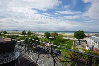 Image de Appartement avec vue sur la mer et un balcon sur la plage pour 2-4 personnes