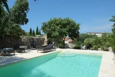 Image de Vieille maison de ville romantique avec terrasse, piscine privée et connexion Wi-Fi gratuite