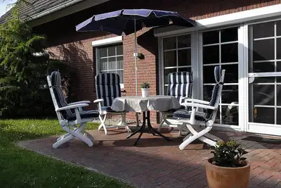 Image de appartement calme de plain-pied avec jardin dans un emplacement central de Greetsiel