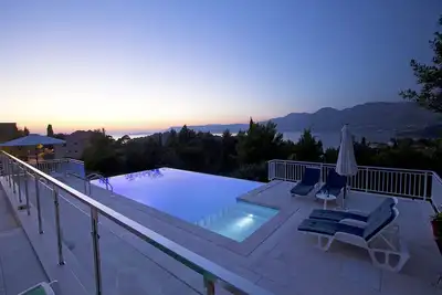 Villa avec piscine et vue mer sur la baie de Cavtat et Dubrovnik