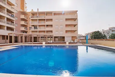 Image de Bel appartement de ville avec piscine - 200m de la mer