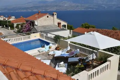 Image de Belle villa dalmate avec piscine et vue imprenable sur la mer