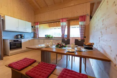Image de Appartement dans une maison en bois massif nouvellement construite avec une vue panoramique Ă couper le souffle