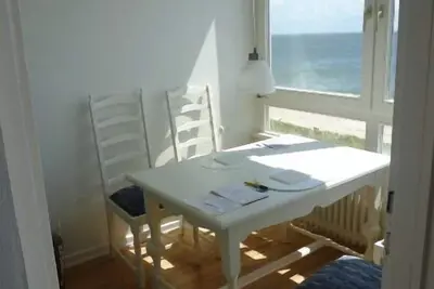 Image de Appartement lumineux de deux pièces avec une vue dégagée de Röm à Hindenburgdamm