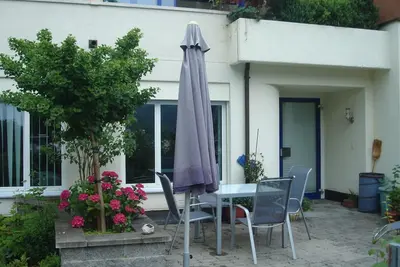 Image de spacieux appartement 1 chambre (65 m²) avec cuisine, salle de bain séparée avec douche