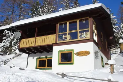 Image de Sentez-vous-cabane sur l'alpage pour se détendre dans les montagnes avec sauna, toute l'année. cible