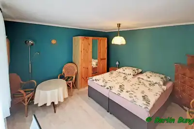 Image de À la périphérie de Berlin, peu coûteux, dans le vert Mahlsdorf, idyllique dans la zone de peuplement.