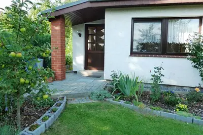 Image de chalet calme dans la campagne avec un terrain séparé dans le port et du centre-ville