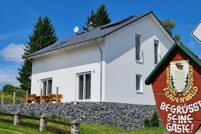 Image de Réouverture! Maison de vacances Victoria - avec une cheminée à Frauenwald am Rennsteig