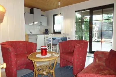 Image de Cozy, petit chalet calme dans le jardin, avec sauna, à 350 m de la plage