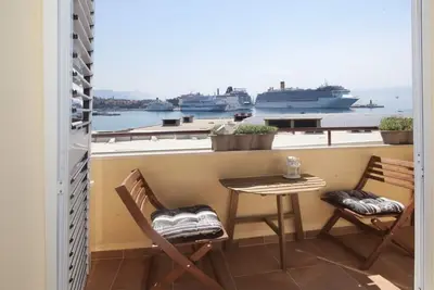 Image de **** Appartement Xenios avec vue mer, front de mer, vieille ville, balcon, climatisation