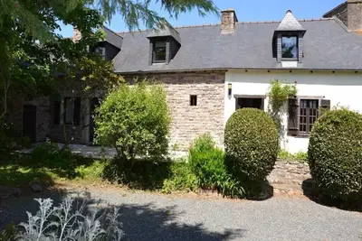 Image de Breton stone house with garden near the beach