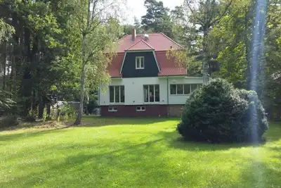 Image de Cottage par la rivière avec grand terrain en toute tranquillité.