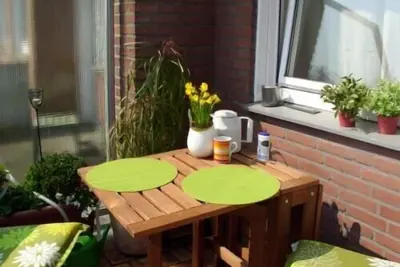 Image de Décorées avec soin et calme appartement d'hôtes avec balcon
