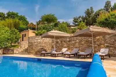 Image de Belle villa familiale avec piscine chauffée et vue imprenable Mer / Mountain View