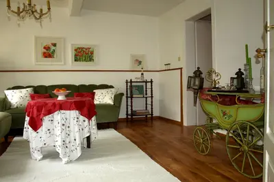 Image de Été maison de vacances charme nostalgique pour les romantiques et ceux qui cherchent la tranquillité