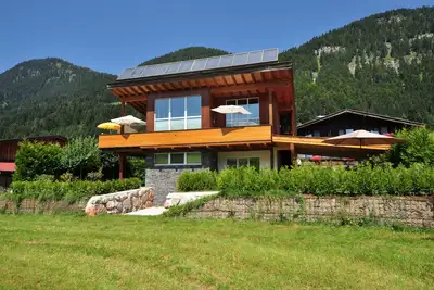 Appartement avec aménagement moderne dans cadre ensoleillé, face pistes de ski