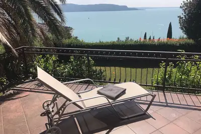 Villa Carolin - emplacement en haut, vue panoramique, petite piscine et 3000 mètres carrés d'espace pour les enfants