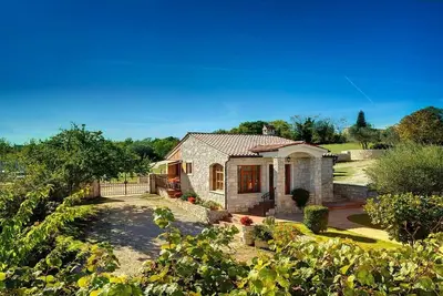 Image de Villa Manuel Maison en pierre d'Istrie dans une station balnéaire calme près de la mer