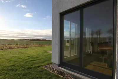 Image de Vacances actives sur la mer Baltique dans le chalet avec cheminée