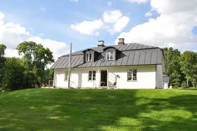 Image de Fantastique paix dans la nature, immense terrain de l'espace, enfants bienvenus