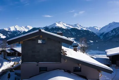 Image de Maison de vacances skis aux pieds à côté de la station intermédiaire du Panoramabahn Kitzbüheler Alpen