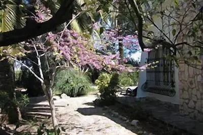 Maison méditerranéenne, jardin avec palmiers, proche de la plage, endroit calme