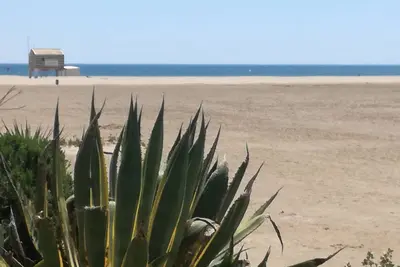 Image de Jolie maison de vacances dans le sud de la France ensoleillée au bord de la mer