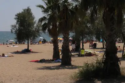 Image de Appartement de vacances avec piscine, sur la plage, près du port, WiFi
