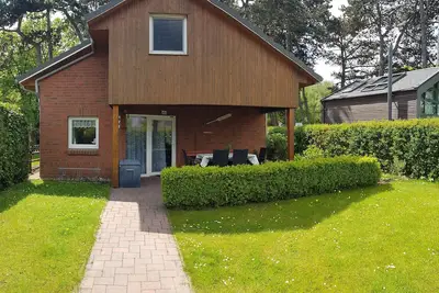 Image de Belle maison de vacances avec cheminée et Wi-Fi gratuit sur la plage de la mer Baltique