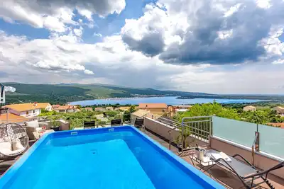 Image de Piscine sur le toit chauffée avec vue sur la mer, jacuzzi, sauna, fitness, aire de jeux pour enfants, plongée