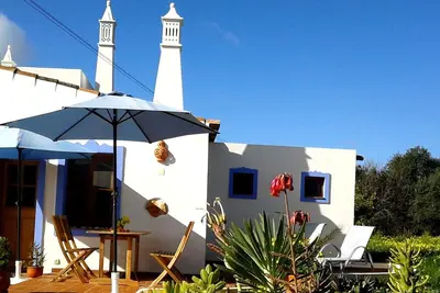 Image de biologiquement restauré, idyllique rural et très proche de la mer