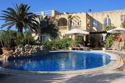 Image de Gozo Ferme avec piscine, grand jardin et vue sur la mer