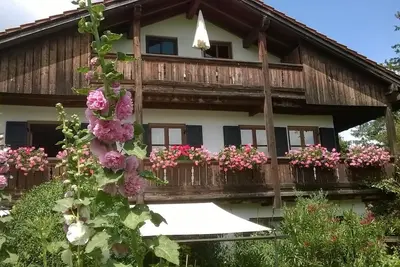 Image de Charmant, grand appartement très calme avec un balcon orienté au sud dans une maison de campagne bien entretenue villa