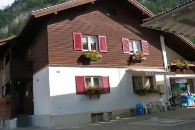 Image de 3 *** - Appartement sur le Lech, proche de la ville, adapté aux randonnées à vélo et à pied