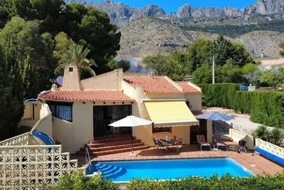 Image de Maison ravissante et moderne, terrasse ensoleillée, piscine, jardin et Wifi