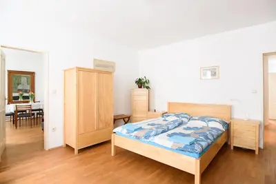 Image de 3 pièces, zone piétonne, centre ville, confortable appartement familial