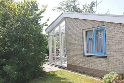Beau 4 pers. Bungalow avec véranda à De Koog sur Texel, Pays-Bas