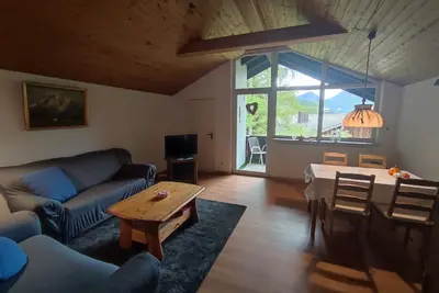 Image de bel appartement pour 2-4 personnes avec de belles vues sur la montagne et balcon