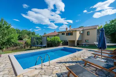 Image de DERNIÈRE Minute -30%! Villa avec piscine privée, beau jardin, quartier calme