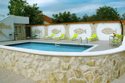 Image de Maison de campagne avec piscine et jardin