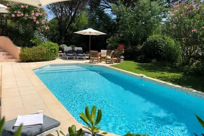 Image de Charmante villa avec piscine et trois chambres à coucher sur le parcours de golf près de la plage