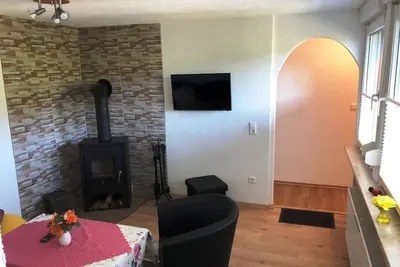 Bungalow de vacances au sud avec cheminée et vue sur la vallée au milieu de la résine