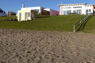 Image de Fh1 with private beach, sauna, fireplace, air conditioning, 4 bedrooms, 2 bathrooms, 8-10, max. 12 pers.