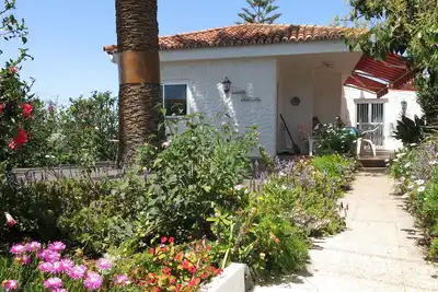 Image de Belle maison avec une vue fascinante sur la mer - près de la plage