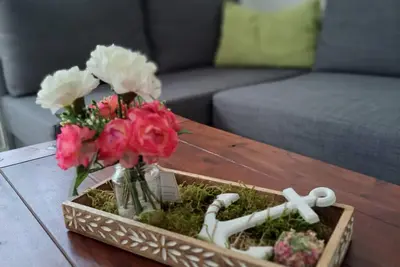 Image de Appartement meublé moderne avec charme.