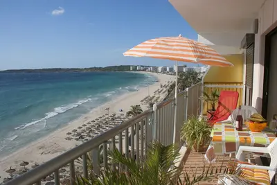 Modern apartment on the beach, magnificent views, air conditioning, Wlan