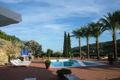 Image de Spacieuse villa située au calme avec une ambiance exclusive, piscine privée