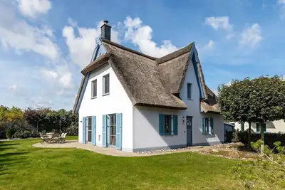 Image de Charme et charme sous le chaume au bord de la mer