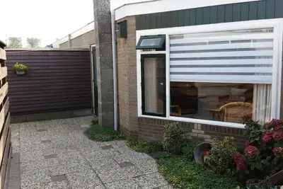 Image de Maison de vacances dans une rue calme, terrasse ensoleillée, près de la plage et du centre